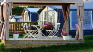 Rafraîchissez votre pergola avec des toiles stylées et résistantes